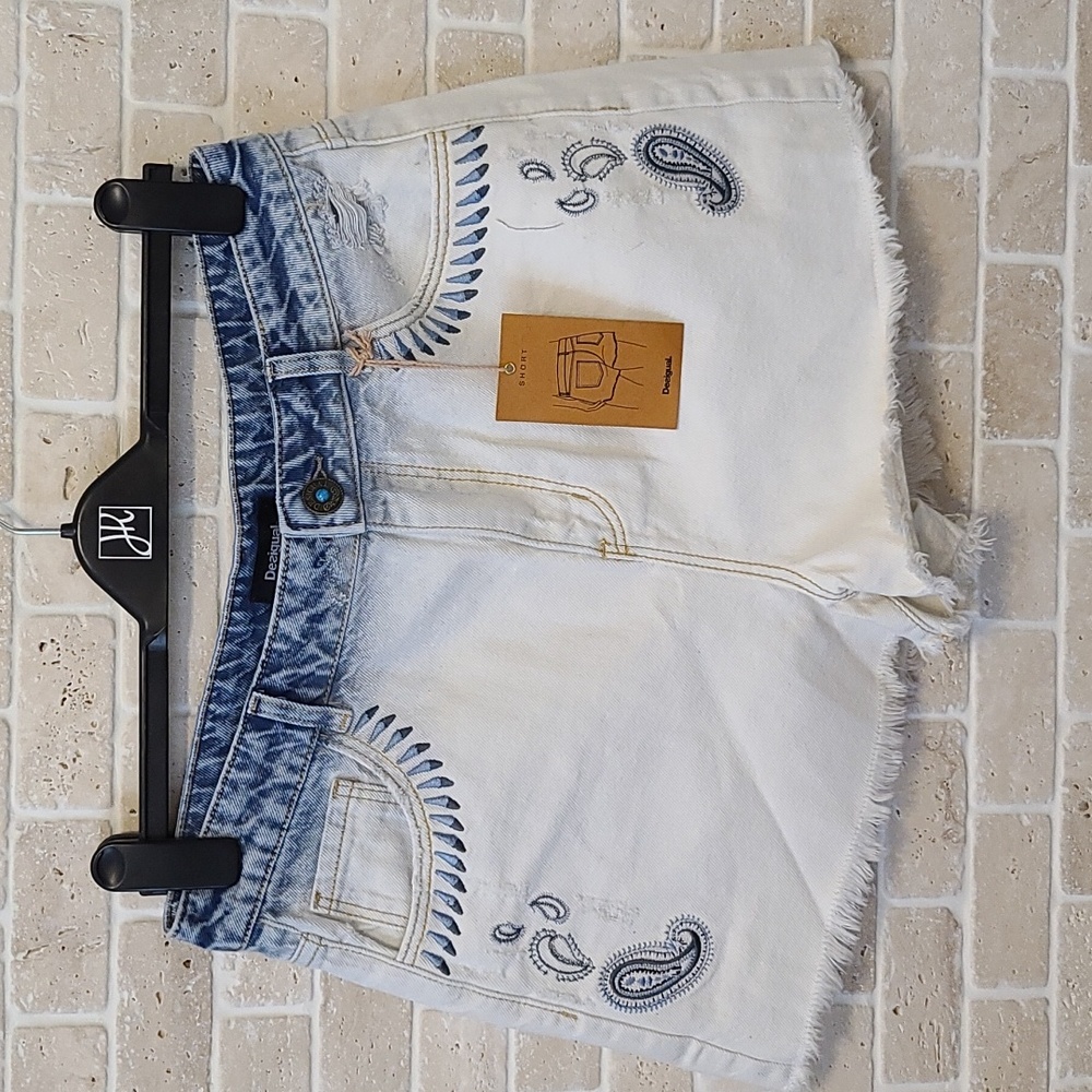 Desigual Women's White and Blue Denim Embroidery Shorts (Sz 32)